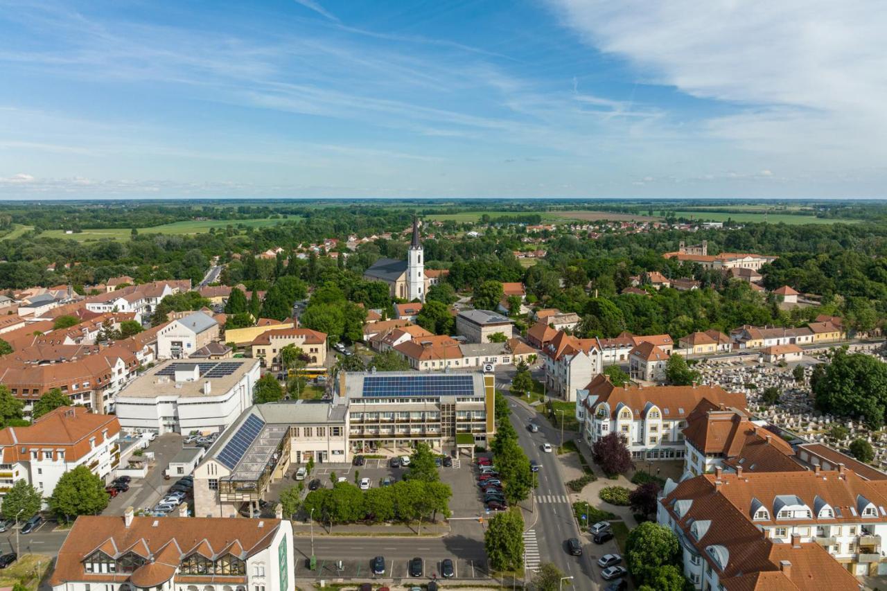Hotel Bodrog Wellness & Elix Spa Sarospatak Bagian luar foto